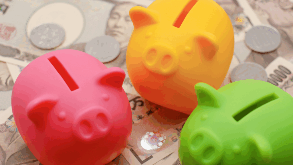 ブタの貯金箱とお金