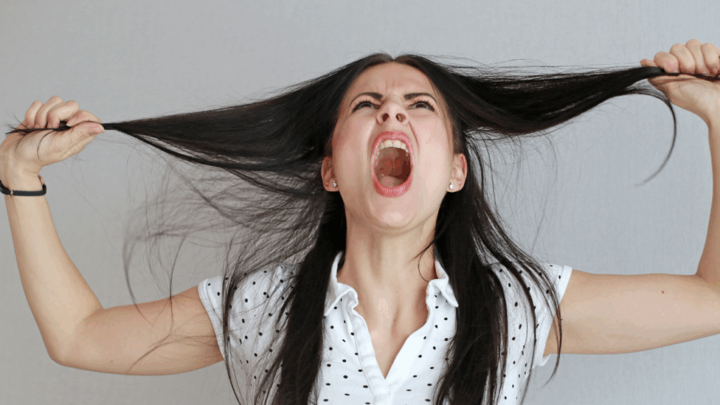 怒っている女性