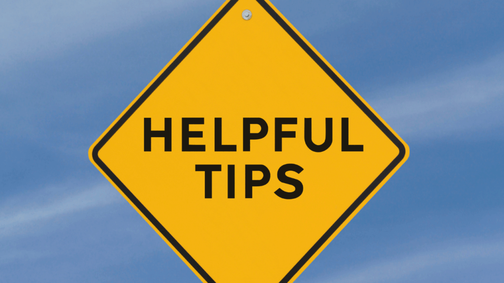 HELPFUL TIPSと書かれた黄色の看板